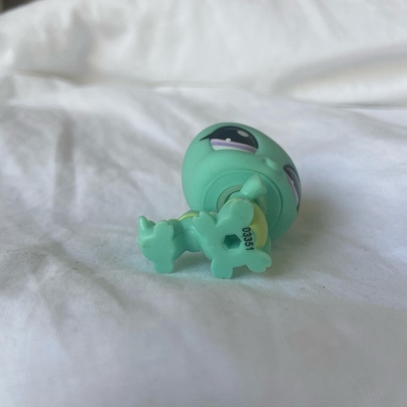 Littlest Pet Shop #1945 Caterpillar - Picture 10 of 12